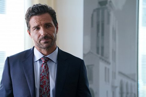 Ed Quinn - Mistresses - Survival of the Fittest - Photos