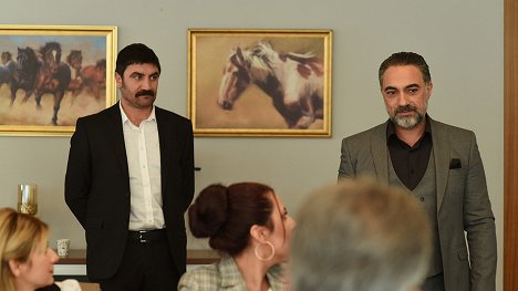 Korkmaz Arslan, Selim Bayraktar - Zümrüdüanka - Episode 4 - De la película