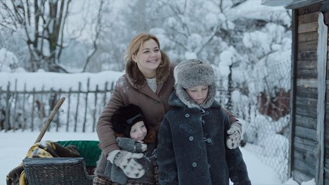 Maksim Ivanov, Irina Sergeyevna Pegova, Saveliy Kudryashov - Těljonok - De la película