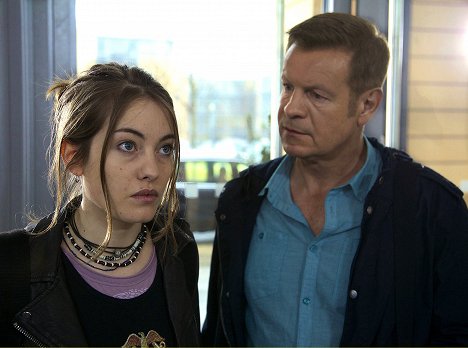 Maja Lehrer, Klaus Lehmann - In aller Freundschaft - Schmerzgrenze - Film