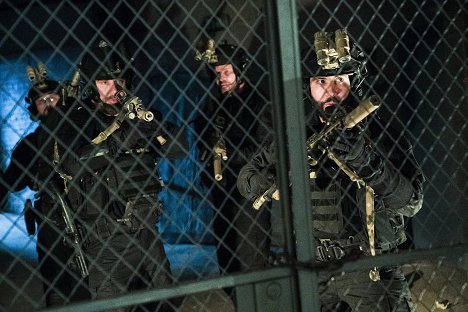 Tyler Grey, Neil Brown Jr. - SEAL Team - Siege Protocol - De filmes