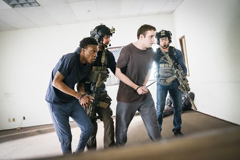 Tyler Grey, Max Thieriot - SEAL Team - Siege Protocol - De la película