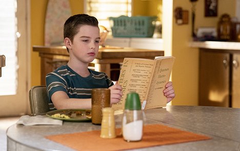 Iain Armitage - Young Sheldon - Body Glitter and a Mall Safety Kit - Photos