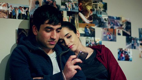 Omid Memar, Duygu Arslan - Vier Saiten - Film