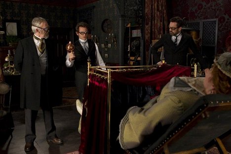 Jonathan Pryce, Hugh Dancy, Rupert Everett - Hysteria - Kuvat elokuvasta