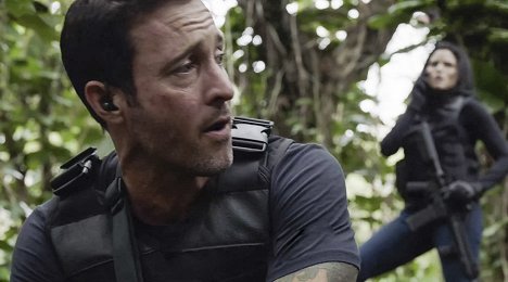 Alex O'Loughlin - Hawaii Five-0 - Ne'e aku, ne'e mai ke one o Punahoa - De la película