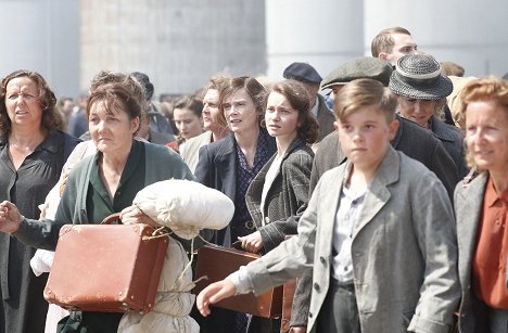 Isabelle Carré, Lucie Rouxel - De Gaulle - Kuvat elokuvasta