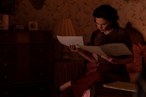 Laura Mennell - Project Blue Book - Curse of the Skinwalker - Del rodaje