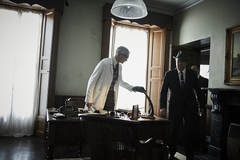 Angus Wright, Roger Allam - Endeavour - Oracle - Photos