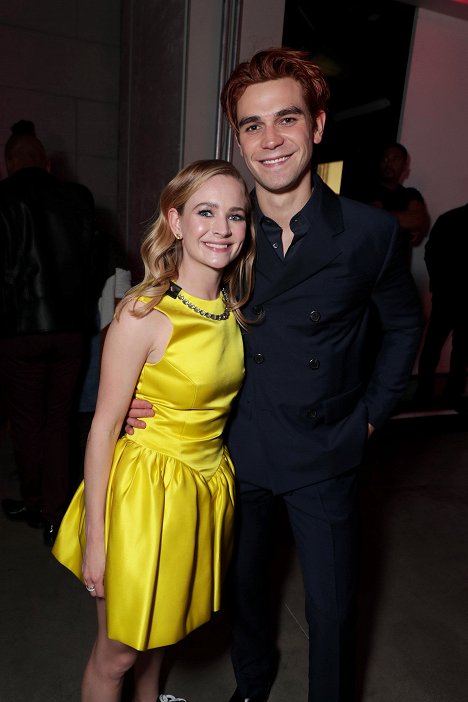 Premiere of Lionsgate's "I Still Believe" at ArcLight Hollywood on March 07, 2020 in Hollywood, California - Britt Robertson, K.J. Apa - J'y crois encore - Événements
