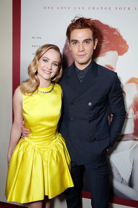 Premiere of Lionsgate's "I Still Believe" at ArcLight Hollywood on March 07, 2020 in Hollywood, California - Britt Robertson, K.J. Apa - J'y crois encore - Événements
