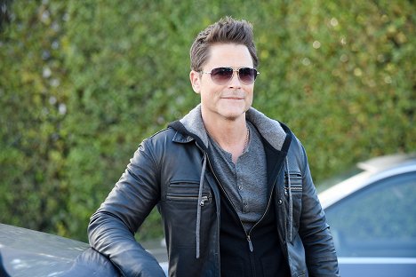 Rob Lowe - The Grinder - The Olyphant in the Room - Film