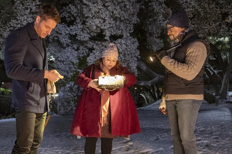 Justin Hartley, Chrissy Metz, Sterling K. Brown - This Is Us - The Cabin - Photos