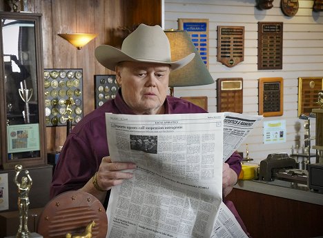Louie Anderson - Young Sheldon - An Academic Crime and a More Romantic Taco Bell - Van film