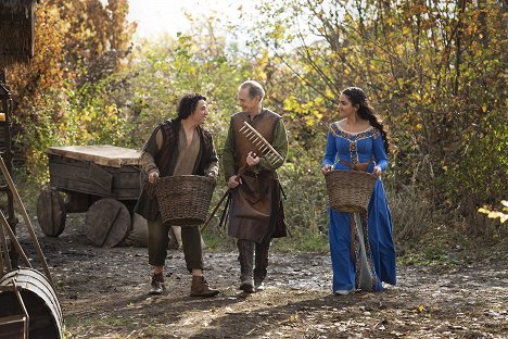 Jon Bass, Steve Buscemi, Geraldine Viswanathan - Miracle Workers - Day in Court - Van film