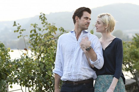 Claes Bang, Elizabeth Debicki - The Burnt Orange Heresy - Filmfotos