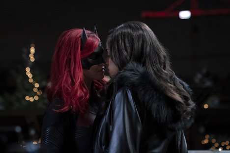 Ruby Rose, Meagan Tandy - Batwoman - Grinning from Ear to Ear - Kuvat elokuvasta