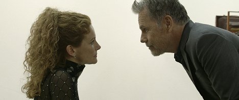 Leslie Hope, Bruce Greenwood - Lie Exposed - De la película