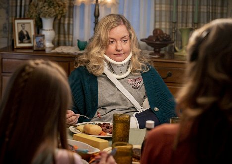 Sarah Baker - Young Sheldon - A Couple Bruised Ribs and a Cereal Box Ghost Detector - Photos