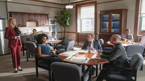 Marg Helgenberger, Simone Missick, Peter MacNicol, Paul McCrane - All Rise - I Love You, You're Perfect, I Think - Film