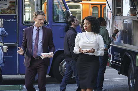 Wilson Bethel, Simone Missick - All Rise - I Love You, You're Perfect, I Think - De la película