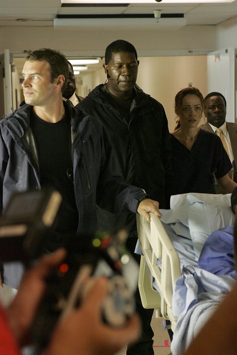 Scott Foley, Dennis Haysbert, Karina Logue - The Unit - Force Majeure - Van de set