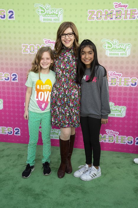 ZOMBIES 2 – Stars attend the premiere of the highly-anticipated Disney Channel Original Movie “ZOMBIES 2” at Walt Disney Studios on Saturday, January 25, 2020 - Lisa Loeb - Zombi 2 - Z imprez