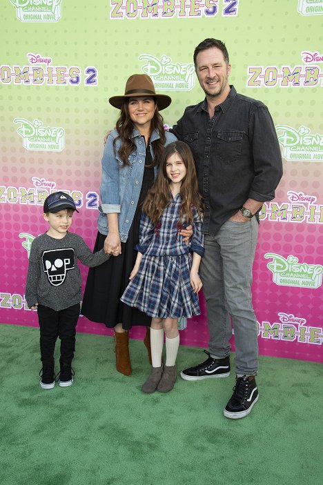 ZOMBIES 2 – Stars attend the premiere of the highly-anticipated Disney Channel Original Movie “ZOMBIES 2” at Walt Disney Studios on Saturday, January 25, 2020 - Tiffani Thiessen, Harper Smith, Brady Smith - Zombies 2 - Eventos