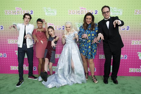 ZOMBIES 2 – Stars attend the premiere of the highly-anticipated Disney Channel Original Movie “ZOMBIES 2” at Walt Disney Studios on Saturday, January 25, 2020 - Daniel DiMaggio, Carly Hughes, Julia Butters, Meg Donnelly, Katy Mixon, Diedrich Bader - Zombik 2 - Rendezvények