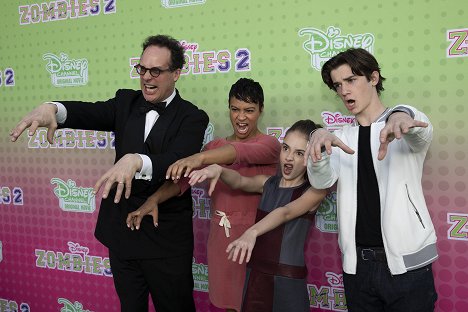 ZOMBIES 2 – Stars attend the premiere of the highly-anticipated Disney Channel Original Movie “ZOMBIES 2” at Walt Disney Studios on Saturday, January 25, 2020 - Diedrich Bader, Carly Hughes, Julia Butters, Daniel DiMaggio - Zombi 2 - Z imprez