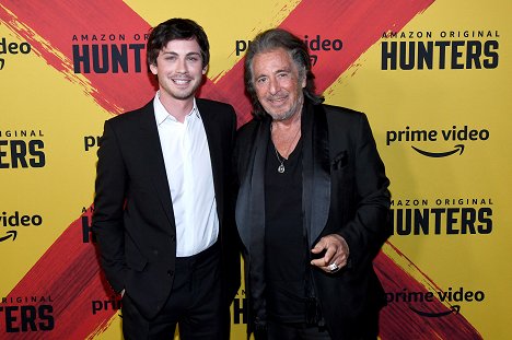 World Premiere Of Amazon Original "Hunters" at DGA Theater on February 19, 2020 in Los Angeles, California - Logan Lerman, Al Pacino - Velký lov - Z akcií