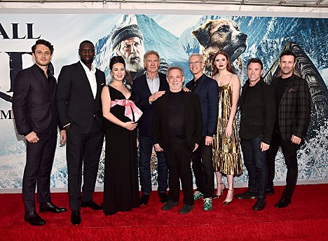 World premiere of The Call of the Wild at the El Capitan Theater in Los Angeles, CA on Thursday, February 13, 2020 - Colin Woodell, Omar Sy, Cara Gee, Harrison Ford, Erwin Stoff, Chris Sanders, Karen Gillan - Erämaan kutsu - Tapahtumista