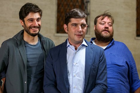 Lino Guanciale, Libero De Rienzo, Stefano Fresi - La casa di famiglia - Photos