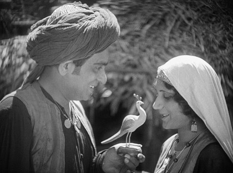 Himanshu Rai, Enakashi Rama Rao - Shiraz - De la película