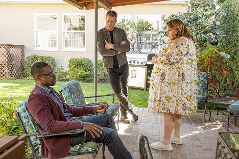 Sterling K. Brown, Justin Hartley, Chrissy Metz - This Is Us - Strangers: Part Two - Photos