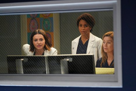 Caterina Scorsone, Kelly McCreary, Ellen Pompeo - Grey's Anatomy - Sing It Again - Van film