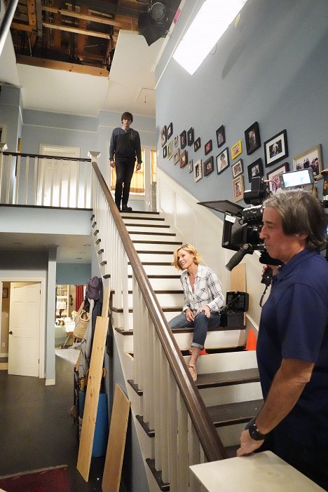 Reid Ewing, Julie Bowen - Modern Family - Baby Steps - Van de set