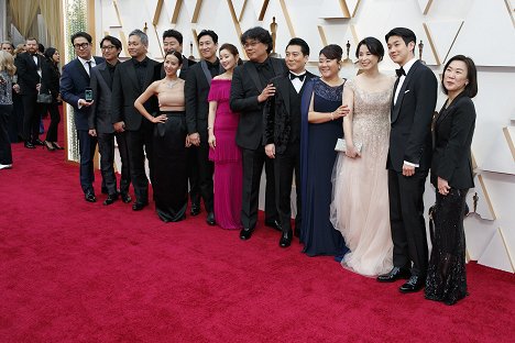 Red Carpet - Jin-won Han, Ha-jun Lee, Kang-ho Song, Yeo-jeong Jo, Sun-kyun Lee, So-dam Park, Joon-ho Bong - The 92nd Annual Academy Awards - Evenementen