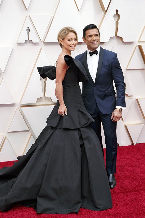 Red Carpet - Kelly Ripa, Mark Consuelos - Oscar 2020 - Z akcií