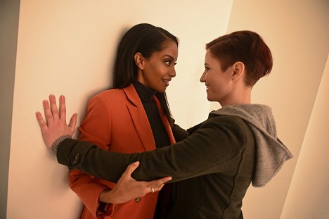 Azie Tesfai, Chyler Leigh - Supergirl - The Bodyguard - Photos