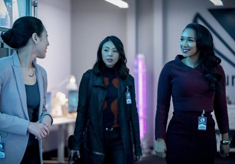 Jessica Lee, Victoria Park, Candice Patton - The Flash - The Exorcism of Nash Wells - Photos