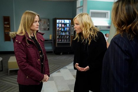 Lindsay Pulsipher, Kelli Giddish - Law & Order: Special Victims Unit - Eternal Relief from Pain - Photos