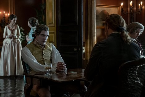 Chris Donald - Outlander - Az idegen - Jobb házasságban élni, mint égni - Filmfotók