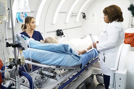 Camilla Luddington, Chandra Wilson - Grey's Anatomy - Die jungen Ärzte - Ich bin schwanger - Filmfotos