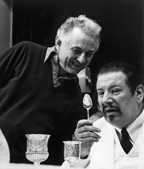 Clive Donner, Peter Ustinov - Charlie Chan and the Curse of the Dragon Queen - Tournage
