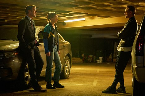 Clive Owen, Rosamund Pike, Joel Kinnaman - The Informer - Photos