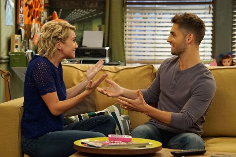 Chelsea Kane, Jean-Luc Bilodeau - Tři kluci a nemluvně - The Tuck Stops Here - Z filmu