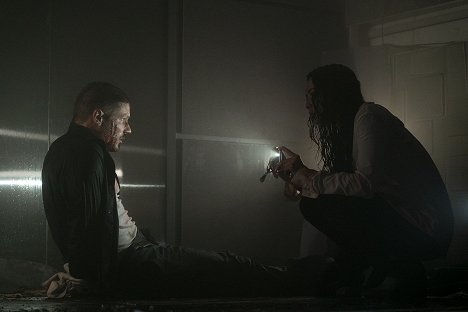 Matt Lauria, Natalie Martinez - Into the Dark - Down - De la película