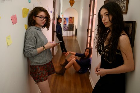 Hannah Riley, Mikey Madison - Better Things - DNA - Filmfotos