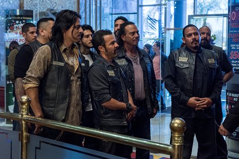 JD Pardo, Antonio Jaramillo, Richard Cabral, Michael Irby, Raoul Max Trujillo, Emilio Rivera, Vincent Vargas - Mayans M.C. - Búho/Muwan - De la película